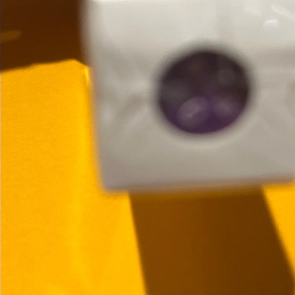 Lapeialo Mascara in White Box color purple